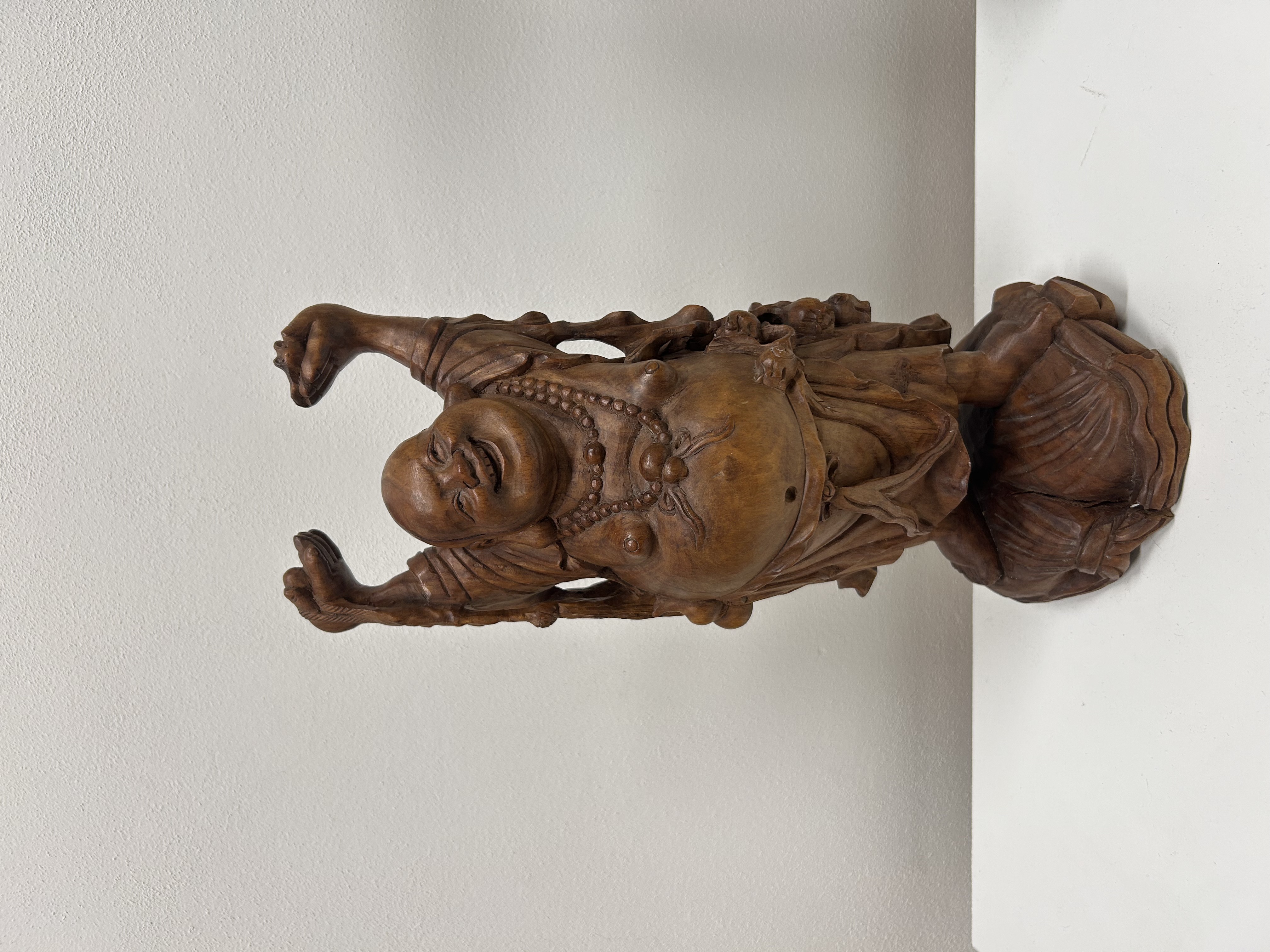 Smějící se Buddha — velká socha