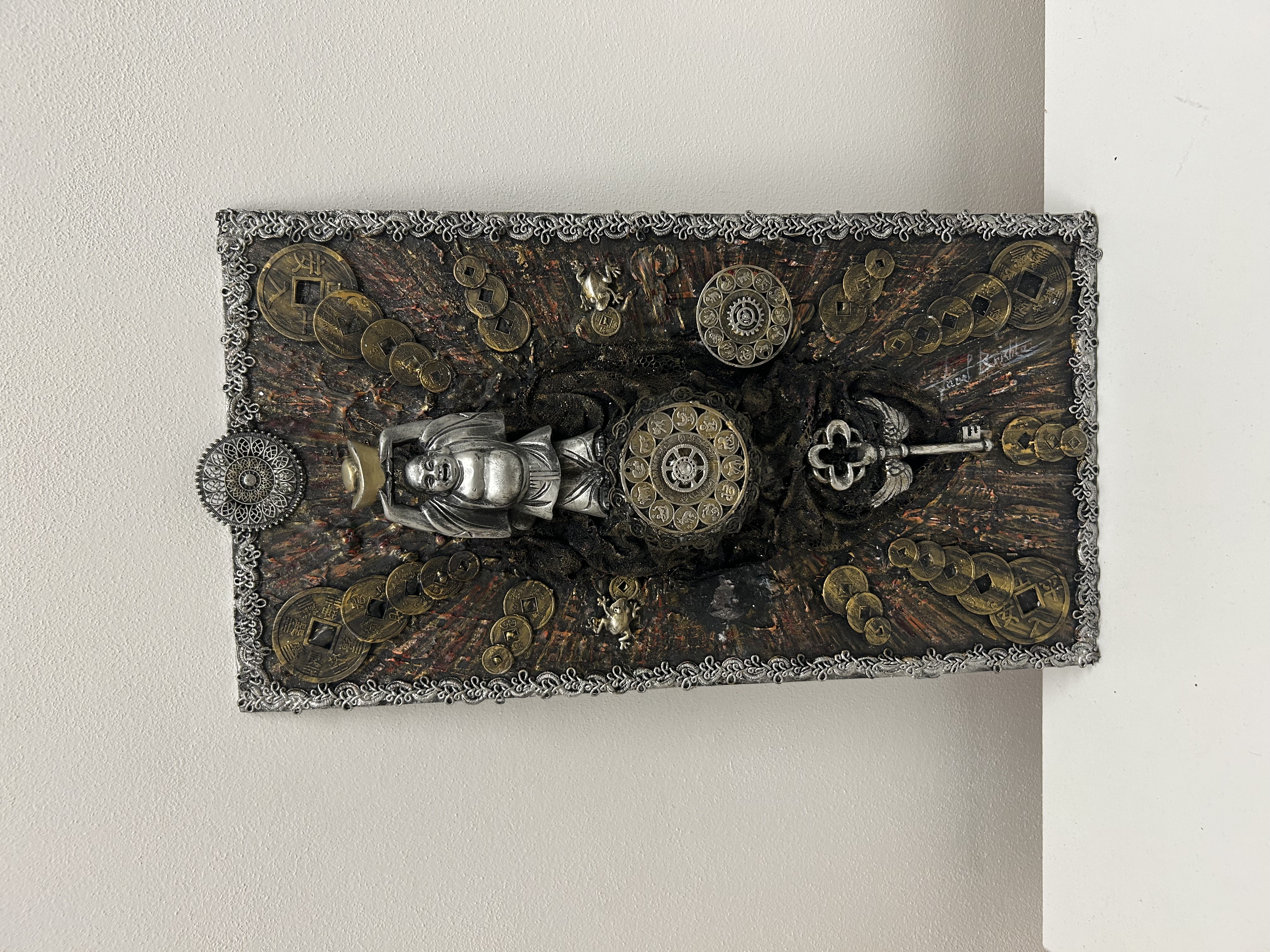 Feng shui panel — Buddha s čínými mincemi