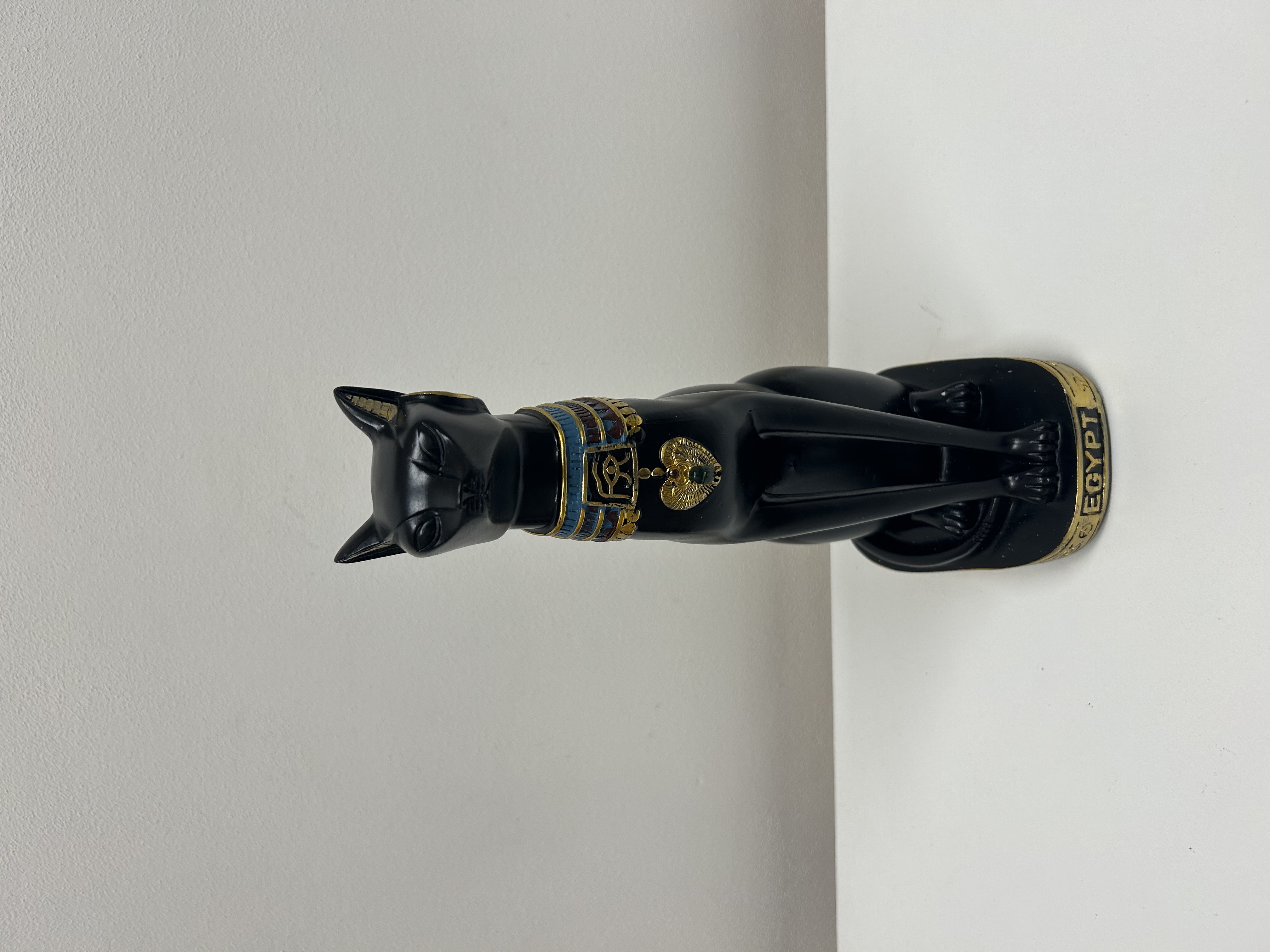 Egyptská bohyně Bastet — černá kočka