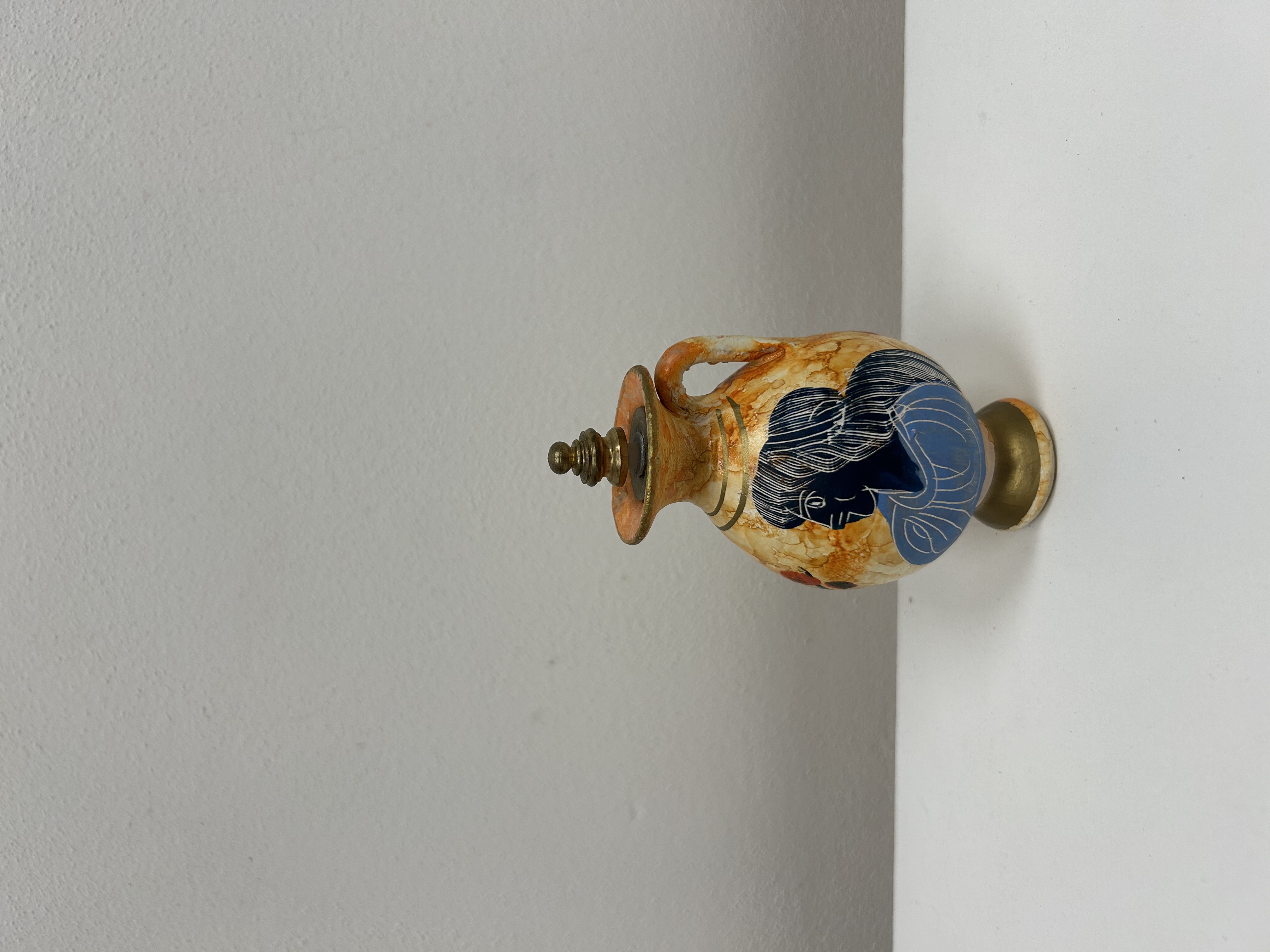 Řecká keramická amfora s víčkem