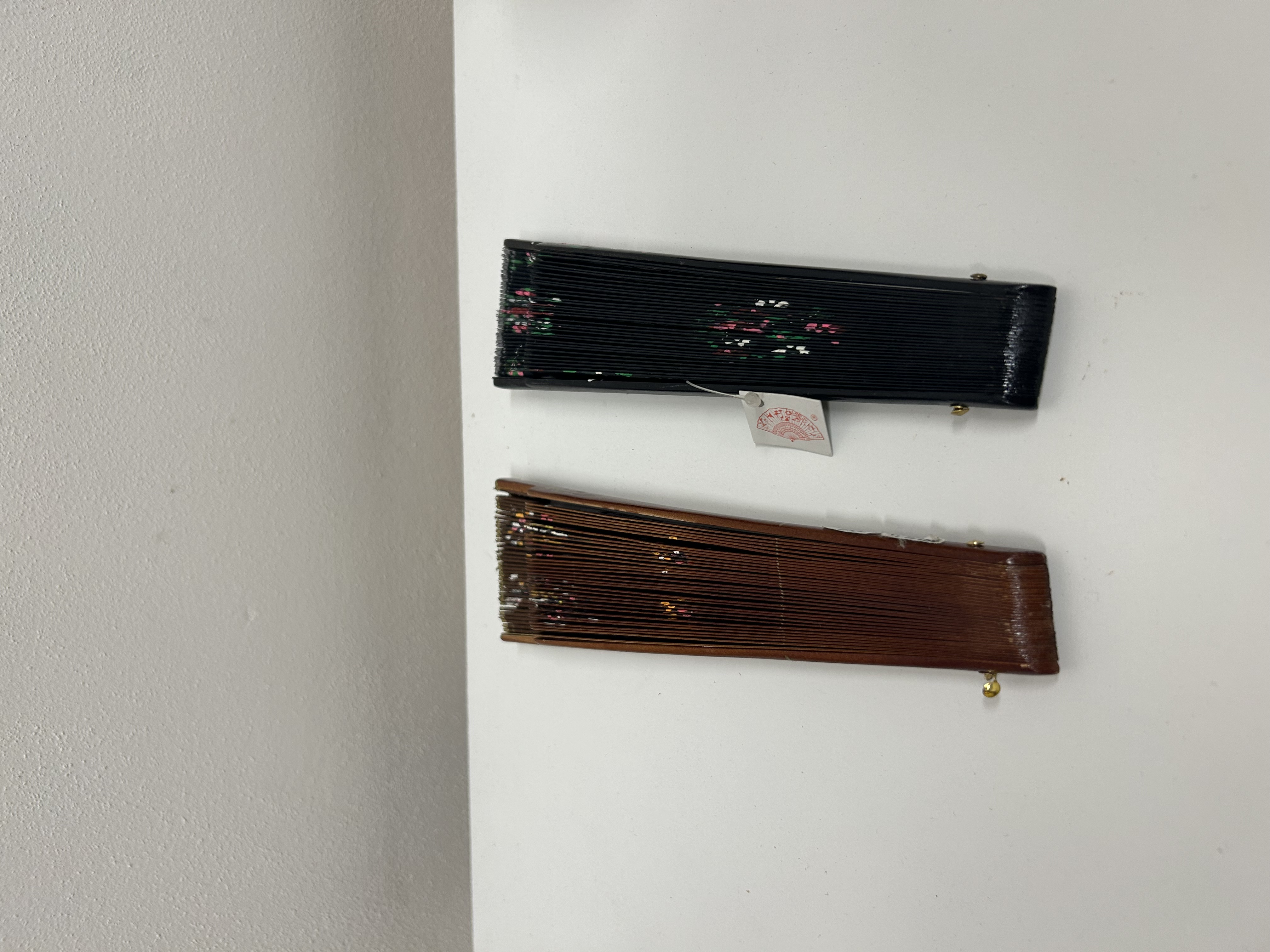 Španělský vějíř s ručně malovanými květy